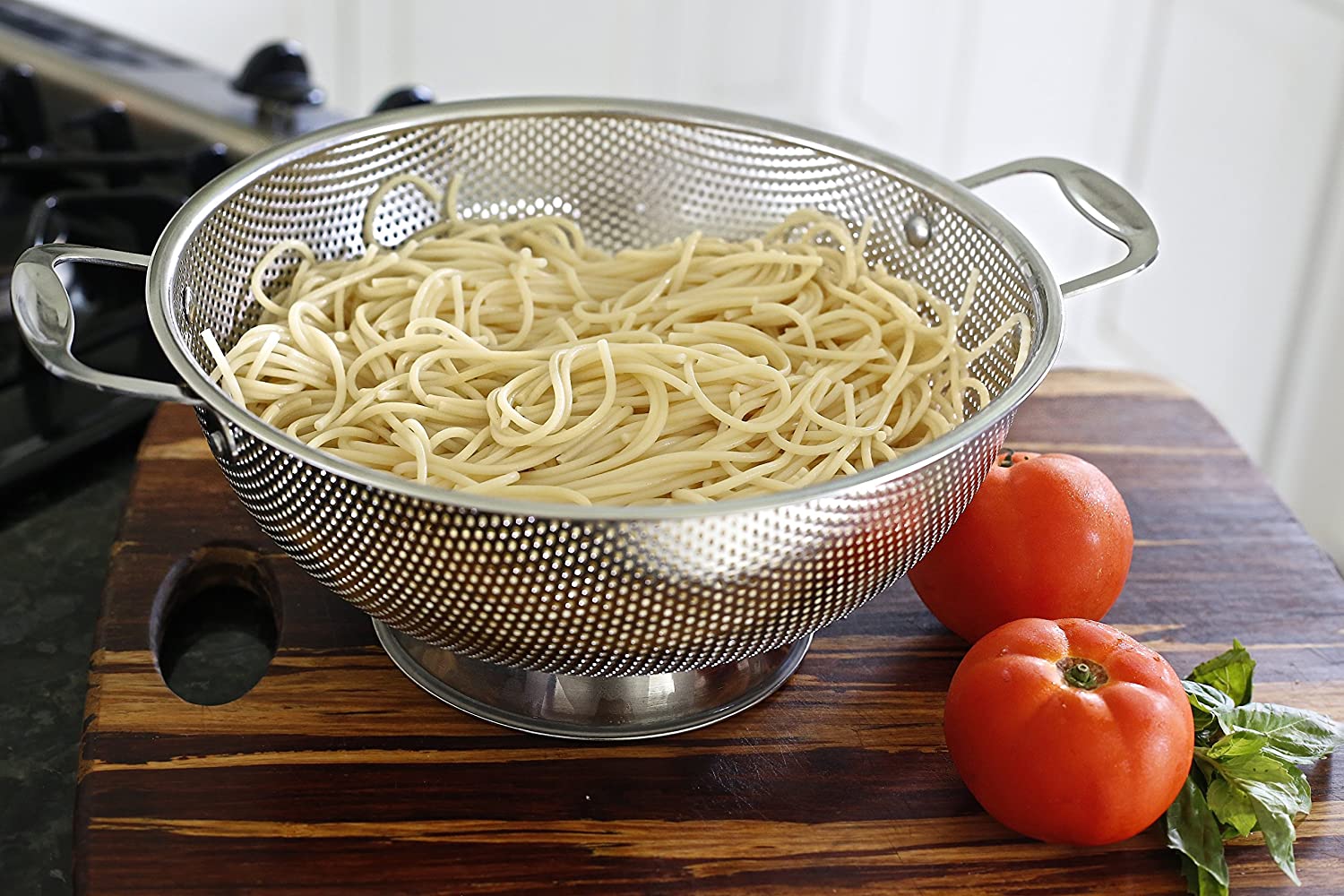 CIA Stainless Steel Micro-perforated 4.7 Liter Colander - Professional Strainer with Heavy Duty Handles and Self-draining Solid Ring Base